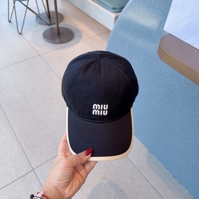 Новая бейсболка Miu с контрастной ока