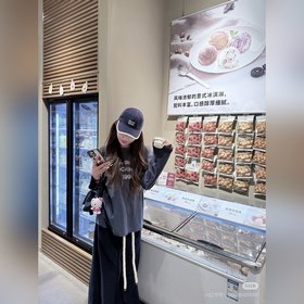 Новая бейсболка Miu с контрастной ока