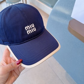 Новая бейсболка Miu с контрастной ока