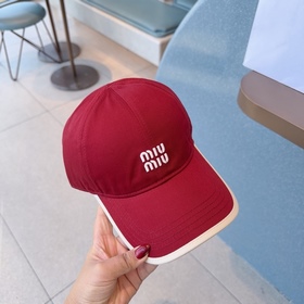 Новая бейсболка Miu с контрастной ока