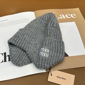 Новая вязаная шапка с ушами от Miu — 