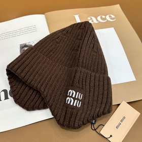 Новая вязаная шапка с ушами от Miu — 