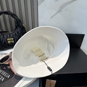 [Miumiu] Новая модель вышитой кепки-р