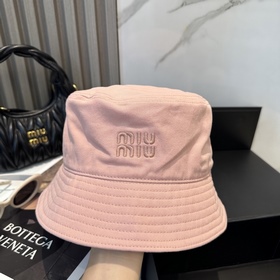 [Miumiu] Новая модель вышитой кепки-р