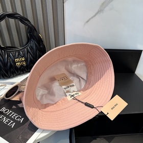 [Miumiu] Новая модель вышитой кепки-р