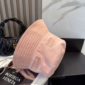 [Miumiu] Новая модель вышитой кепки-р