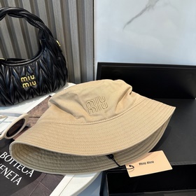 [Miumiu] Новая модель вышитой кепки-р