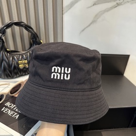 [Miumiu] Новая модель вышитой кепки-р