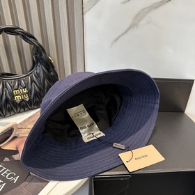 [Miumiu] Новая модель вышитой кепки-р