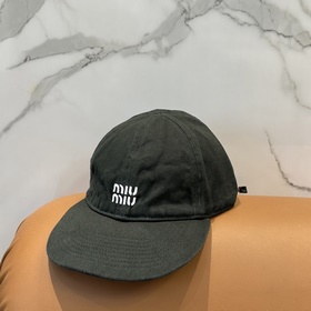 Коллекция головных уборов Miu： модели 