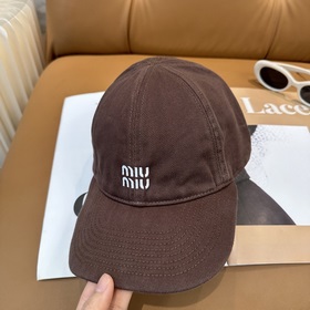 Коллекция головных уборов Miu： модели 