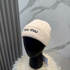 Хит продаж от Miu： вязаная шапка с выш