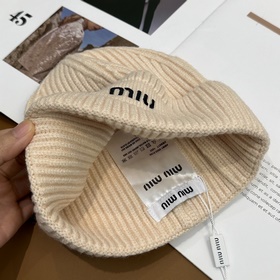 Хит продаж от Miu： вязаная шапка с выш