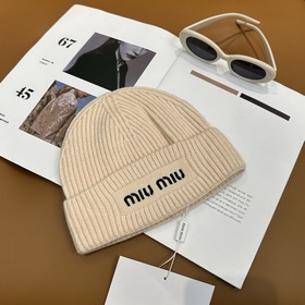 Хит продаж от Miu： вязаная шапка с выш