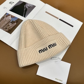 Хит продаж от Miu： вязаная шапка с выш