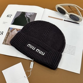 Хит продаж от Miu： вязаная шапка с выш