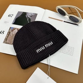 Хит продаж от Miu： вязаная шапка с выш