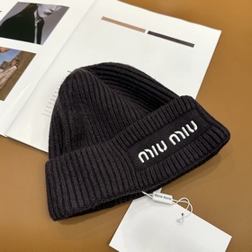 Хит продаж от Miu： вязаная шапка с выш