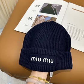 Хит продаж от Miu： вязаная шапка с выш