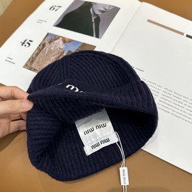 Хит продаж от Miu： вязаная шапка с выш