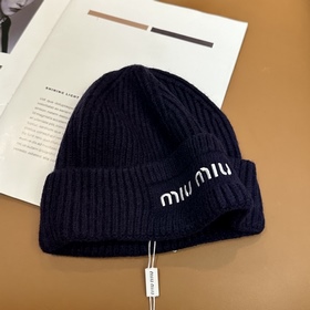 Хит продаж от Miu： вязаная шапка с выш