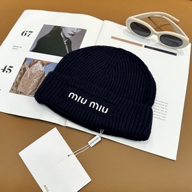 Хит продаж от Miu： вязаная шапка с выш