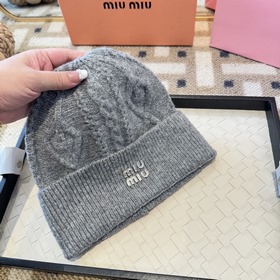 Шерстяная шапка Miu для осенне-зимнег