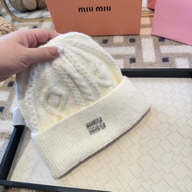 Шерстяная шапка Miu для осенне-зимнег