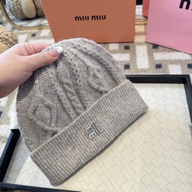 Шерстяная шапка Miu для осенне-зимнег