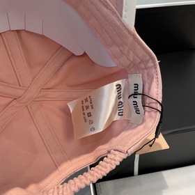 [Miumiu] Новая вышитая бейсболка по и