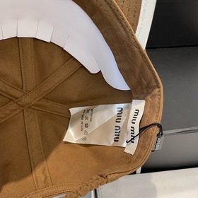 [Miumiu] Новая вышитая бейсболка по и