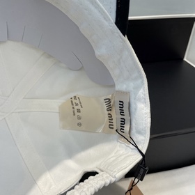 [Miumiu] Новая вышитая бейсболка по и