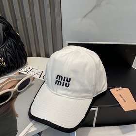 [Miumiu] Новая вышитая бейсболка по и