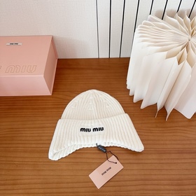 Хитовая вязаная шапка от Miu! Новинка,