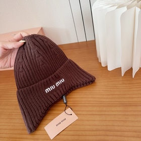 Хитовая вязаная шапка от Miu! Новинка,