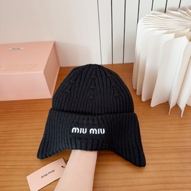 Хитовая вязаная шапка от Miu! Новинка,