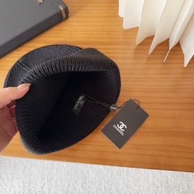 Хитовая вязаная шапка от Miu! Новинка,