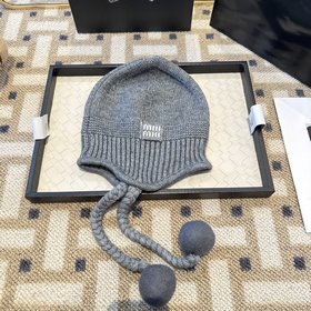 Шерстяная шапка Miu из осенне-зимней к