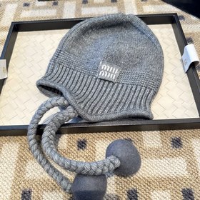 Шерстяная шапка Miu из осенне-зимней к