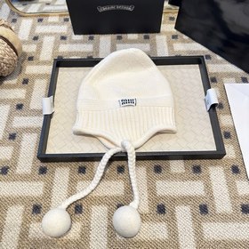 Шерстяная шапка Miu из осенне-зимней к