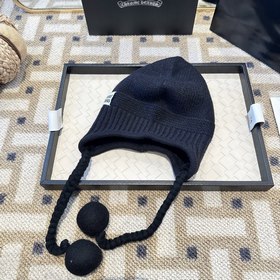 Шерстяная шапка Miu из осенне-зимней к