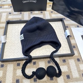 Шерстяная шапка Miu из осенне-зимней к