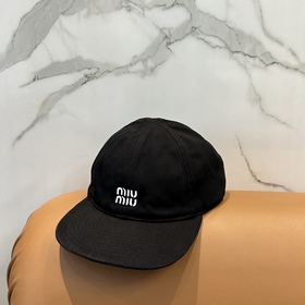 Коллекция головных уборов Miu： модели 
