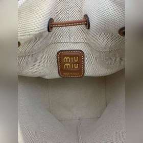 5BE090 Новая модель сумки-ведро от Miu