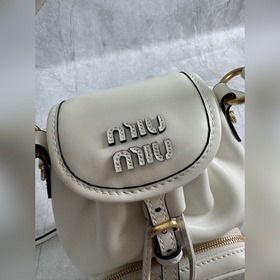 5BZ045 Новая модель рюкзака MIU в стил