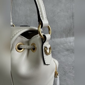 5BZ045 Новая модель рюкзака MIU в стил