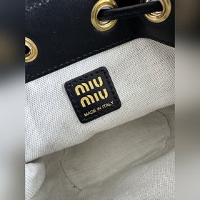 5BZ045 Новая модель рюкзака MIU в стил