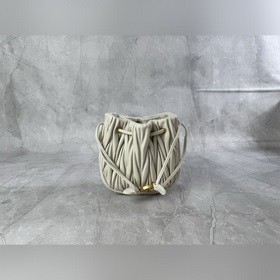 5ND022 (белый) — мини-сумка из кожи Na