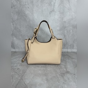 5BA304 Новая модель сумки-тоут от Miu,
