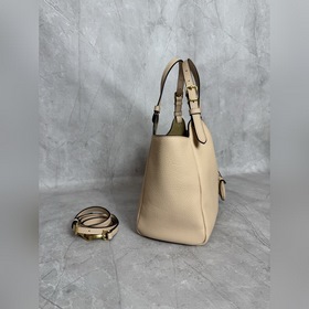 5BA304 Новая модель сумки-тоут от Miu,